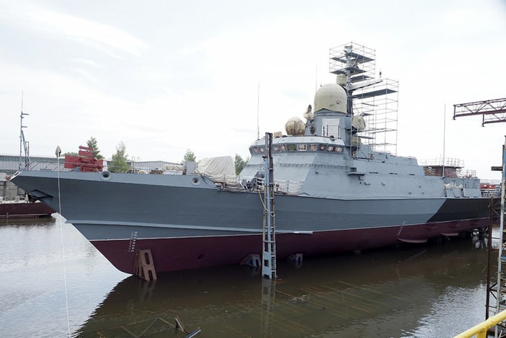 На Зеленодольском судостроительном заводе в республике Татарстан спущен на воду малый ракетный корабль проекта 22800 Каракурт - Туча. Корабль оборудован 8 универсальными пусковыми установками для ракет Калибр или Оникс