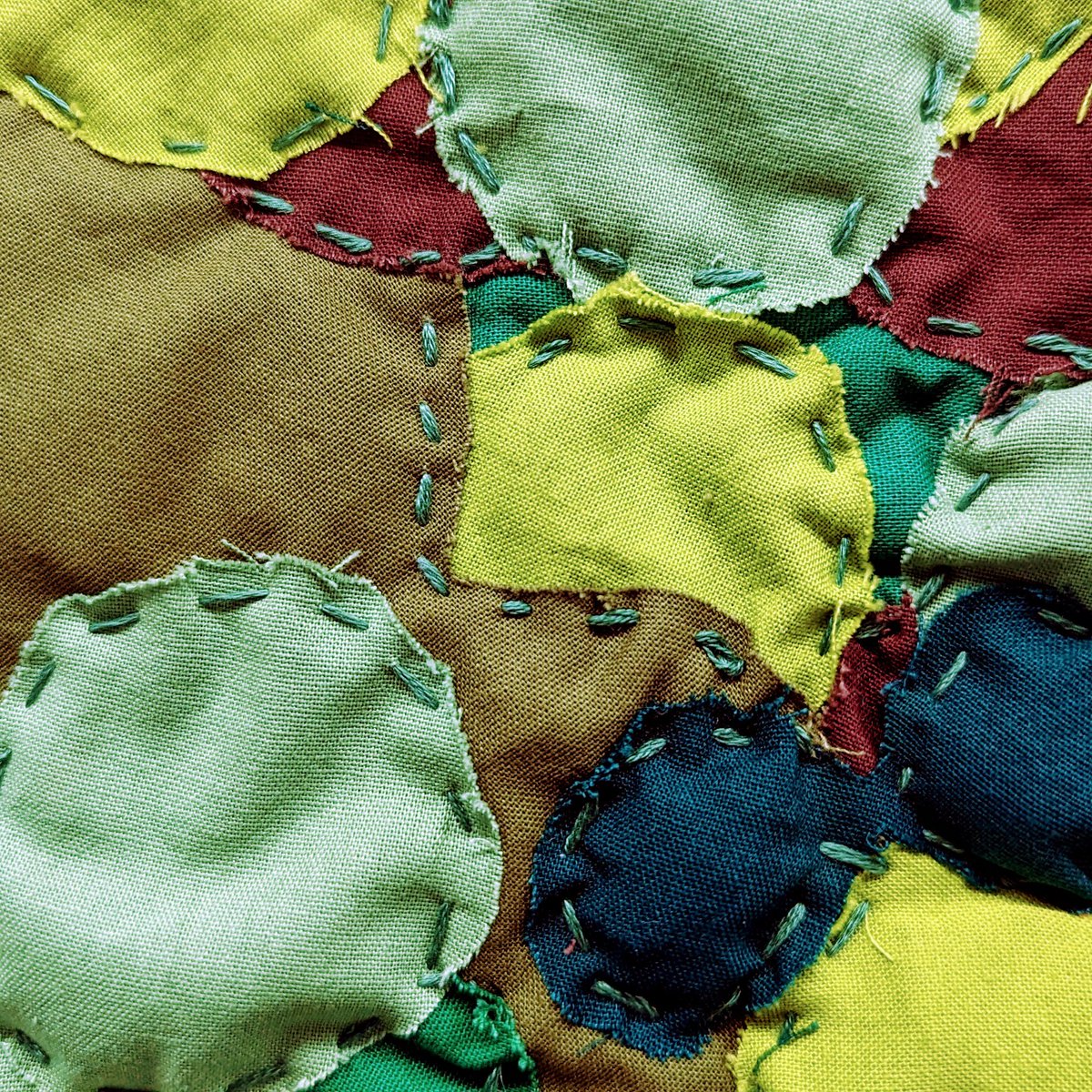 Gorgeous handworked details of the collaborative (im)mobilities quilt at #iag2023

#geography #art #quilting