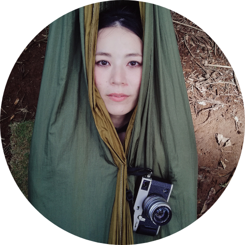 ONAEBA's tweet photo. 【コネクター⑦】 
フジモリメグミ ／ Megumi Fujimori
@fujimorimegumi 
2021年4月恵比寿にKoma galleryという写真のギャラリーをオープンし、年3～4回展示をされてます。 今週末フジモリさんが講師を務める、撮影会とZINE制作がセットになったワークショップも要チェック☑ https://t.co/qeSNQyJJ0k https://t.co/RM0G7vwD8x