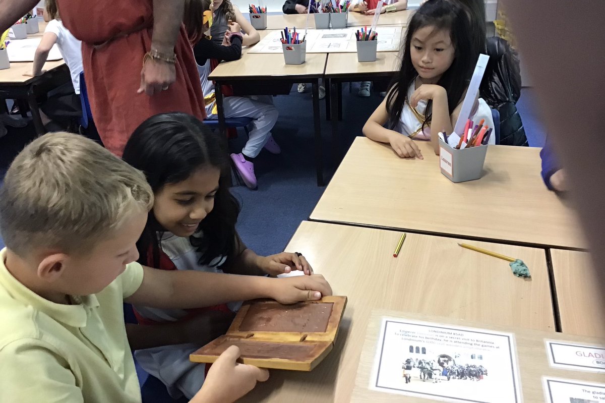 CanonYearThree's tweet photo. We had fun looking at different Roman artefacts that our visitor Maximus brought in to show us! @Cornerstonesedu @CanonSharples @LT_Trust https://t.co/dY2GVXBOeQ