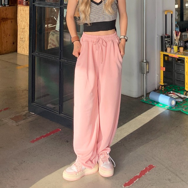 nugu_official's tweet photo. カラーパンツをお探しの方いませんか~❔🌈
#Celume を見に行けば好みのパンツが見つかるはず❤夏はシンプルなトップスにカラーパンツを合わせるだけでコーデが完成👗 https://t.co/xNyAT2KteY