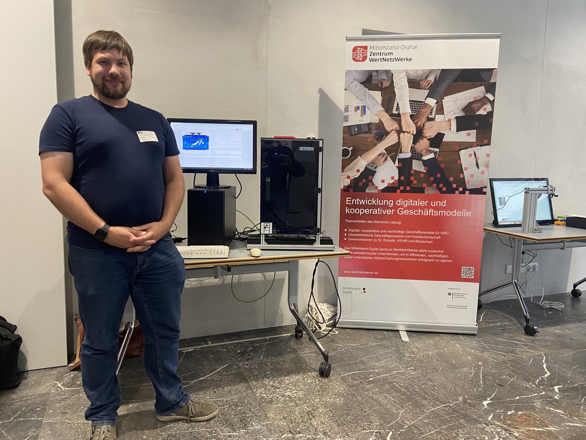 WertNetzWerke's tweet photo. Unser #KI-Demonstrator zur #Objekterkennung war am 28. Juni zu Besuch im Mittelstand-Digital Zentrum Chemnitz. Dort erläuterte Tim Hädicke, welche Schritte für die Erzeugung der #Trainingsdaten für die Objekterkennungs-KI notwendig sind. Zum Demonstrator: https://t.co/jTrFq85wTb https://t.co/Veth1hJbqR