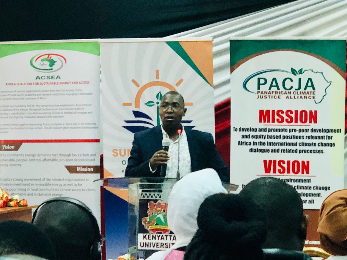 Dr. Peter Wangai, Exam Coordinator, Department of Environmental Studies, and Community Development, Kenyatta University, giving a lecture on the DAY 2 of the Nairobi Summer School cohort 3.