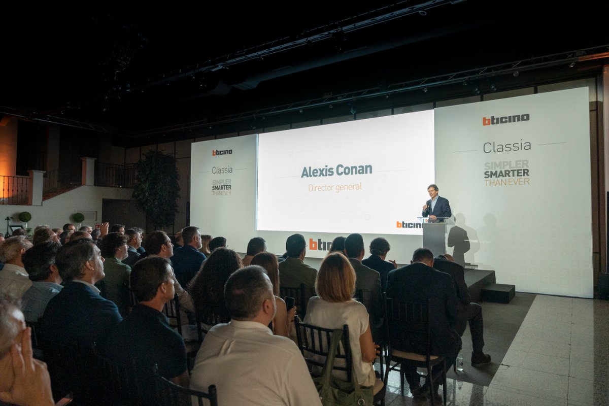 BTicino_es's tweet photo. 📣Muchísimas gracias a los profesionales del sector de distribución eléctrica que el pasado 28 de junio nos acompañaron en el evento de presentación de nuestra nueva serie de #mecanismos #BTicino: #CLASSIA.

#BTicino #italiandesign #tecnología #estilo #emoción https://t.co/0wTPIIjsDD