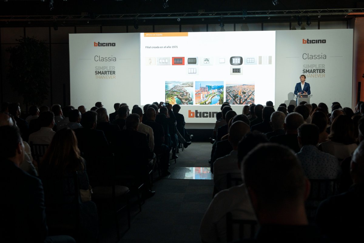 BTicino_es's tweet photo. 📣Muchísimas gracias a los profesionales del sector de distribución eléctrica que el pasado 28 de junio nos acompañaron en el evento de presentación de nuestra nueva serie de #mecanismos #BTicino: #CLASSIA.

#BTicino #italiandesign #tecnología #estilo #emoción https://t.co/0wTPIIjsDD