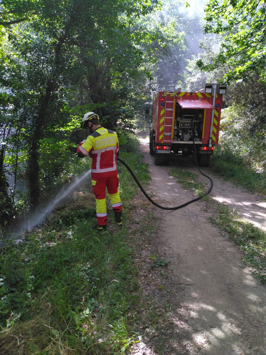Extinción de incendio de vegetación en #Ojedo #CillorigoDeLiébana.