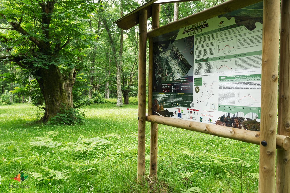sakana_eus's tweet photo. Oraindik ez duzu ezagutzen "#GR323 #Bernoa"?
🌳🚶♂️#Ibilbide honek Bernoako Erdi Aroko galtzadari balioa ematen dio. XIX.mendera arte erabilia. Mandazainek lehengaiak barnealdetik kostaldera garraiatzeko.
📜 #Sakana-ko historian zehar ibilaldi bat.
ℹ https://t.co/GqpGizVL4z https://t.co/7K9eplrPon