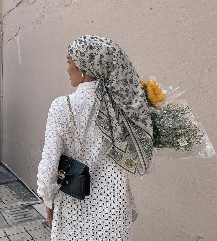 shopwithdiyan's tweet photo. My current obsession — classy printed scarf. https://t.co/FiKVoSlCap