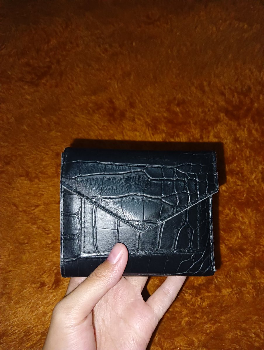 minnmaars's tweet photo. @ohmybeautybank dompet croco ini plis grmec bgtt 30 rb an https://t.co/QUmNWJ9dtK