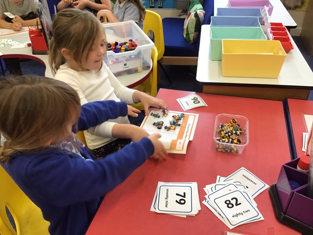 ClaphamTerrace1's tweet image. Year 1 are working with numbers to 100 now! We are focusing on place value and using our maths resources to show our representations. #practicalmaths #mathslearning