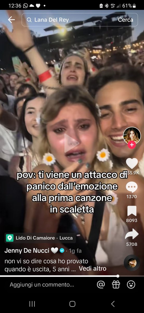 luc3rtolona's tweet photo. ora se piangi ad un concerto si chiama attacco di panico va bene ragazzi e non un semplice emozionarti, e pensare che io per un attacco di panico sono finita al pronto soccorso e mi hanno riempita di tranquillanti scema io https://t.co/sns9oPyFrD