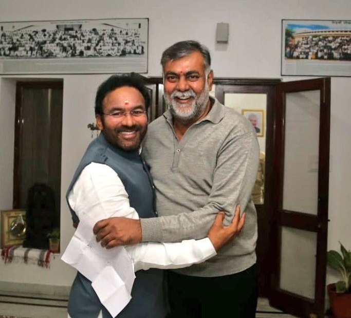 prahladspatel's tweet photo. मेरे मित्र, संगठन के पुराने साथी, युवा मोर्चा के पूर्व राष्ट्रीय अध्यक्ष, अनुभवी नेता और केंद्रीय मंत्री श्री @kishanreddybjp जी को @BJP4Telangana का प्रदेश अध्यक्ष नियुक्त होने पर हार्दिक बधाई एवं शुभकामनाएं।

निश्चित ही राज्य में आपके नेतृत्व में भाजपा नये आयाम स्थापित करेगी। https://t.co/Q31bZHnfAY