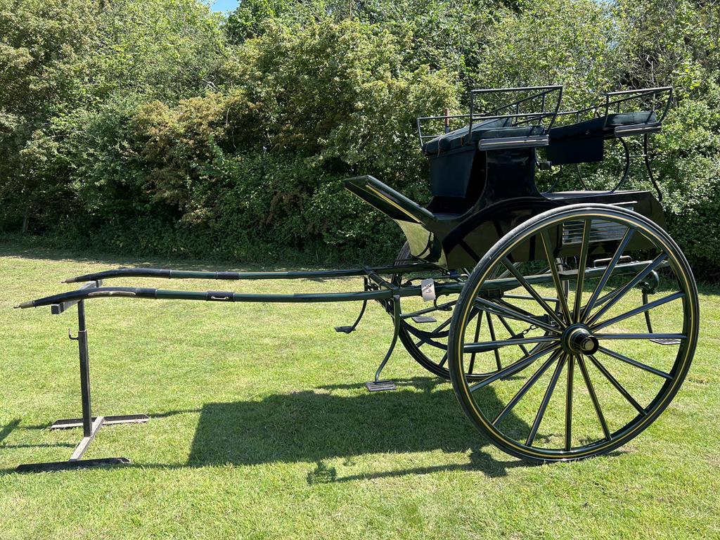 tsauction's tweet photo. Auction of The late Jimmy Lawes’s lifetime’s collection of Horse-Drawn Vehicles
LIVE &amp; ONLINE - Wed 26 July  10.30am
Catalogue - https://t.co/2cFg1losQl

#carriages #horsedrawn #carriagedriving #horsebrasses #carriagelamps #antiquetools #tack #RockingHorse #harness #carousel https://t.co/qgAU0ts3Ud