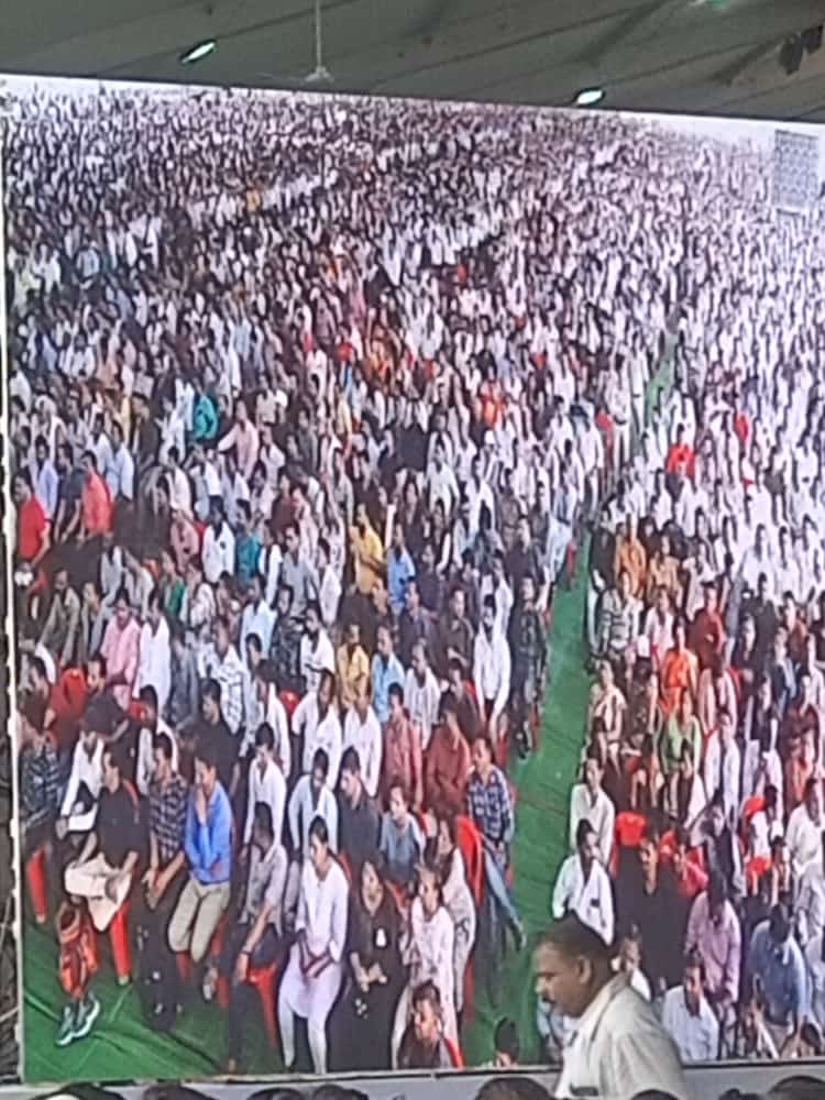 प्रदेश के सभी संविदा कर्मचारियों को बहुत-बहुत बधाई शुभकामनाएं,आशा है माननीय मुख्यमंत्री जी ने जिस प्रकार घोषणा की है वह लिखित रूप में अथवा आदेश के रूप में हमें मिल जाए <a href="/ChouhanShivraj/">Shivraj Singh Chouhan</a> जी घोषणाओं का म.प्र.संविदा एवं ठेका कर्मचारी संघ इंटक स्वागत करता है और उनका आभार व्यक्त करता है