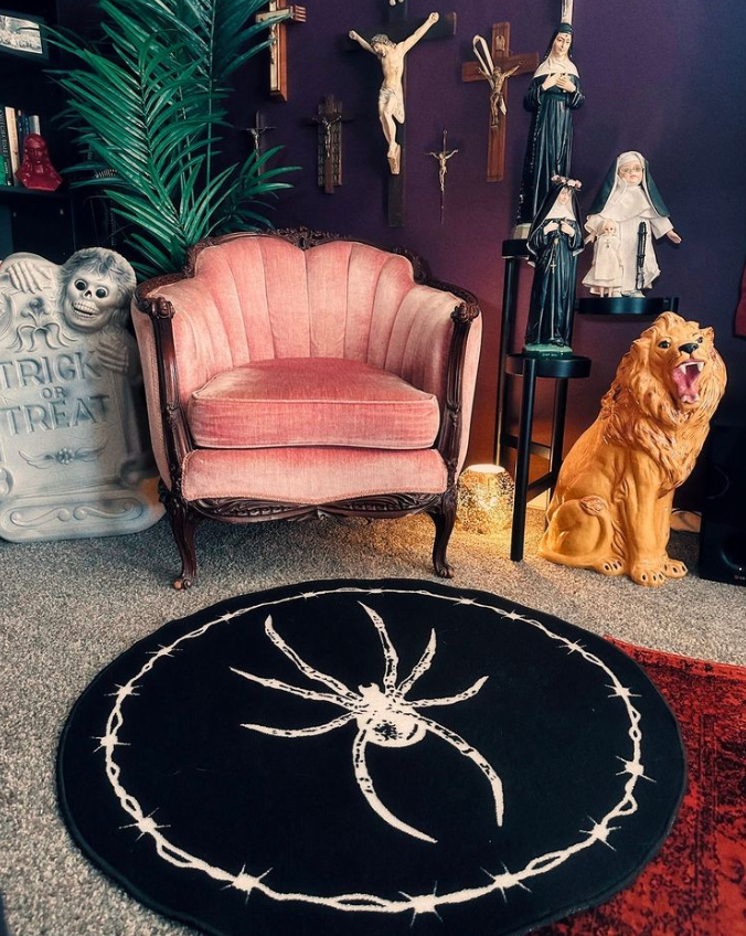AttitudeCo's tweet photo. Bring the #creepy in with our Barbed Wire Spider Rug.🕷🕸
https://t.co/2lxhXnhZSU #gothichomeware #gothic #gothicinterior #darkhome https://t.co/DLrAmU0Uxg