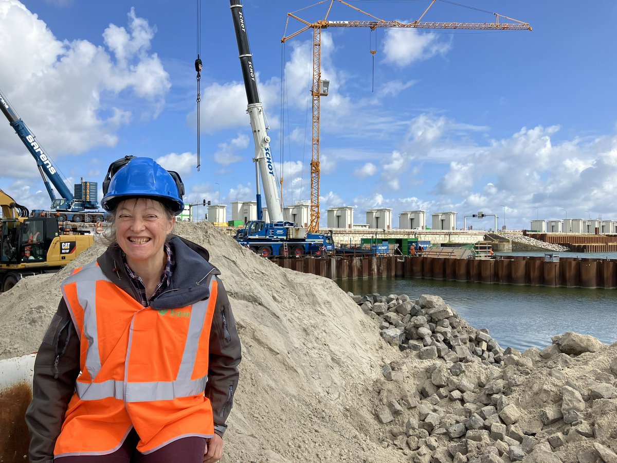 witblok's tweet image. Op deze plek komen straks zes mega pompen die (mega veel) water vanuit het IJsselmeer naar de Waddenzee gaan pompen mocht dit nodig zijn vanaf ong. 2030. @Flowserve @Rijkswaterstaat