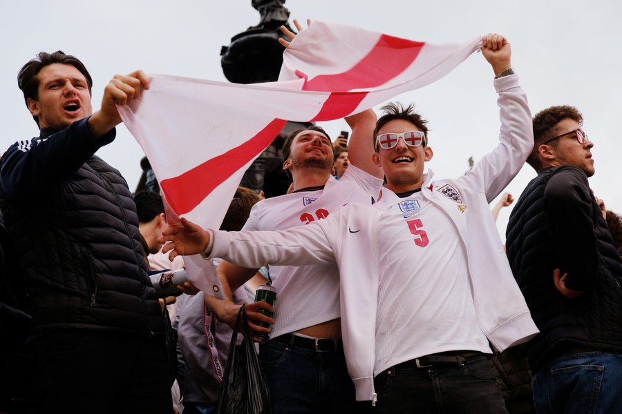 TheCardDealer's tweet photo. ⚡️ £100 CASH GIVEAWAY! 

🏴󠁧󠁢󠁥󠁮󠁧󠁿 If England win the Euro U21's i'll give £50 to a follower who LIKES &amp; RT's this post &amp; follows @TheCardDealer

👀 PLUS another £50 to a follower who does the same &amp; follows @TheShotTrader 

RT, LIKE &amp; FOLLOW! 👊🏻 https://t.co/NdLVFn0dD5