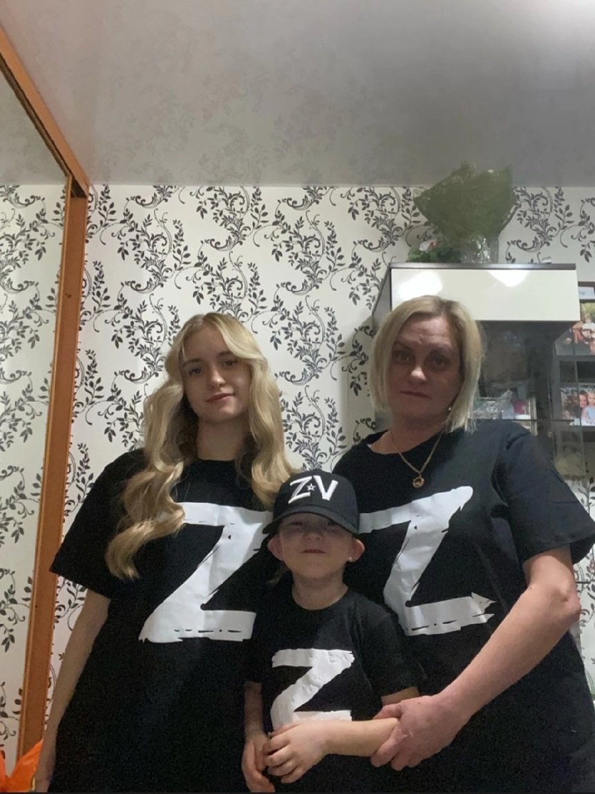 naumenkocv's tweet photo. Average russian family be like: https://t.co/M4RaQlnpEF