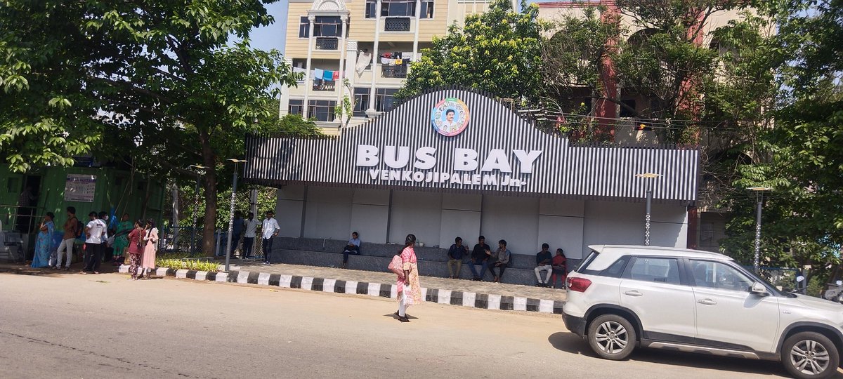 updatesofvizag's tweet photo. #Venkojipalem busstand https://t.co/SkOqPTFrsE