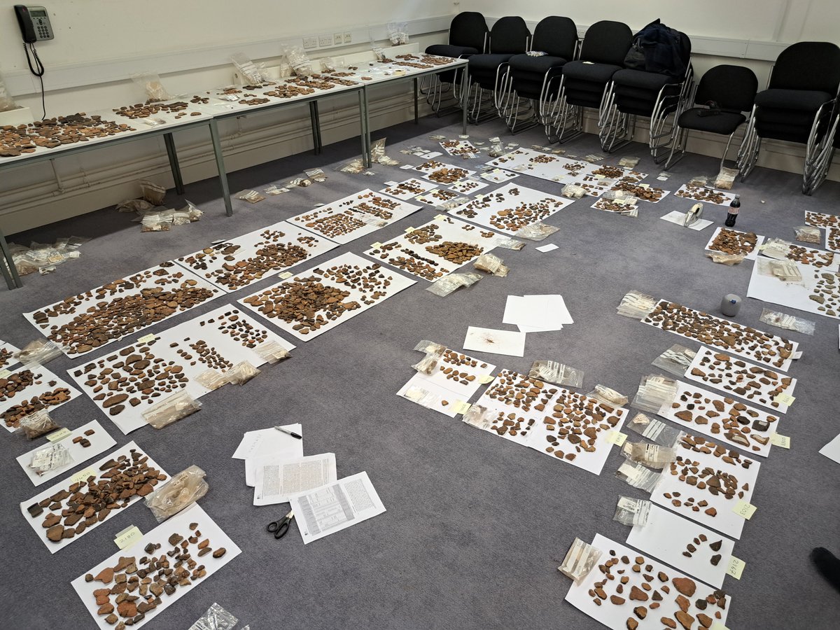 We’ve really enjoyed collaborating with <a href="/oatweet/">Oxford Archaeology</a> on this fantastic project examining over 8,000 sherds of pottery from a causewayed enclosure. More info here ow.ly/7uJt50P33oq