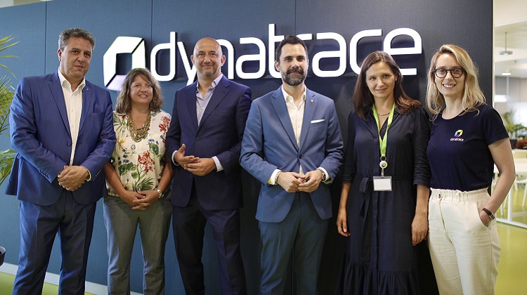 Catalonia_TI's tweet photo. 💥 North American technology company @Dynatrace creates up to 180 new jobs in #Barcelona

The company will primarily hire engineers at its headquarters in the Catalan capital, which also houses its R&amp;D center in Southern Europe.

Find out more 👇
https://t.co/v3fnby4MAm https://t.co/TP1mR9roXd