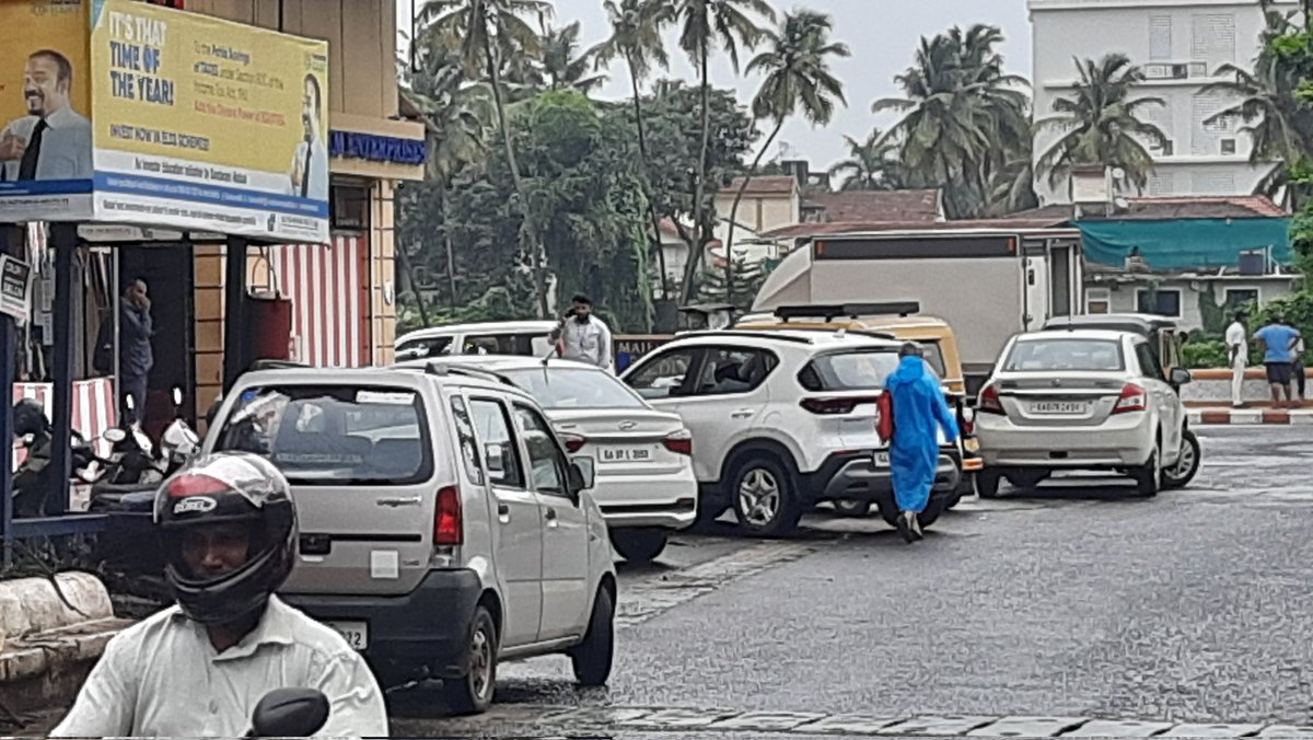 GoaRoadSafety's tweet photo. Vehicles are always parked in this no parking zone causing tremendous congestion. This is Adarsh Circle, #Caranzalem.
@spnorthgoa please conduct an enforcement drive here.
#SatarkGoa https://t.co/GoVqxfKpcR