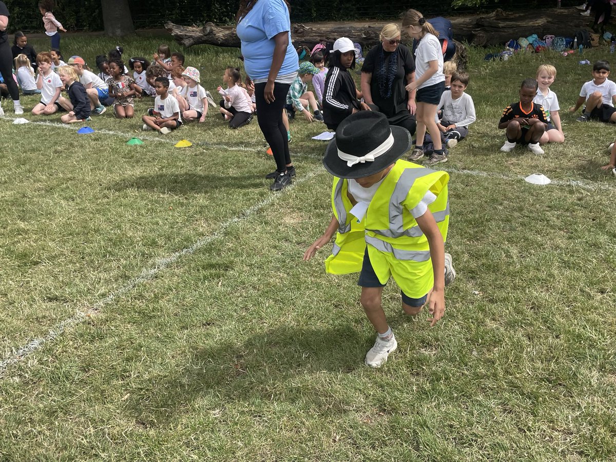 MrFielding tweet media