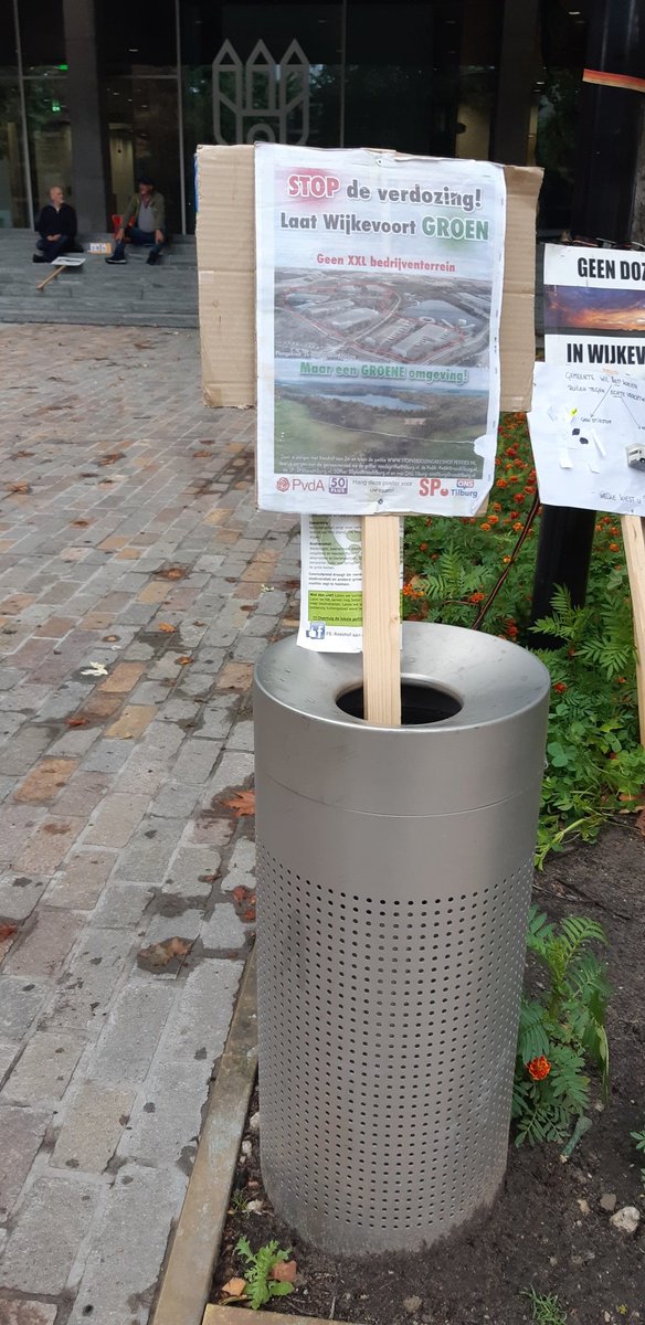 aan_zet's tweet photo. @gemeentetilburg @raadtilburg heeft waarschijnlijk een cursus Origami gedaan. Papieren koeien, paarden, konijnen, varkens. Wat volgt? Papieren #verdozing #Wijkevoort kan dat kan dan in de prullenbak @RaadvanState @bdtilburg @Tilburgers @Tilburgcom https://t.co/ewZTJyk0UQ