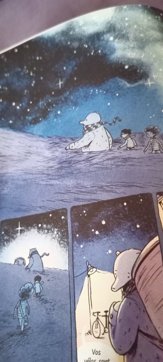 J4 sur le ventre tel un phocidé, enfin tenir un livre sans trop grimacer ! Et quel livre 🥰 ! Quelle claque ! Un voyage onirique et poétique, graphiquement éblouissant ! 🤩 A lire pour le bonheur des petits et des grands !!🤩
