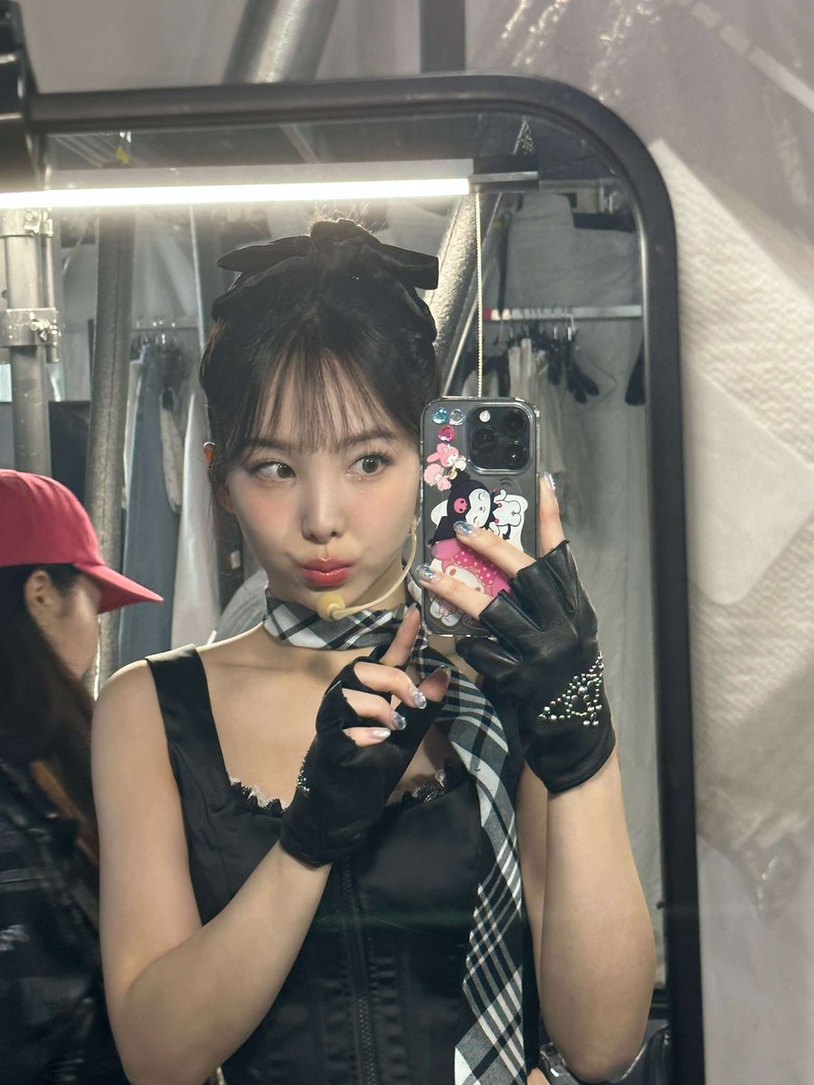 nyrated's tweet photo. nayeon 💭 https://t.co/aAhpxmvUdD