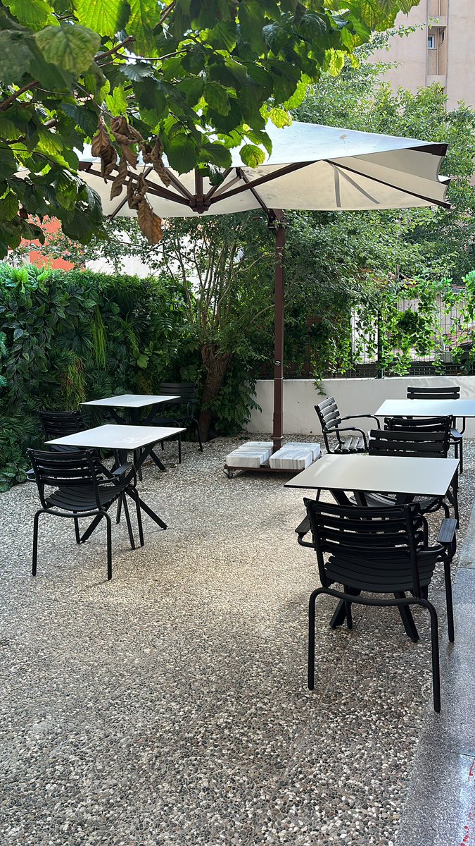 Bugüne Boğaziçi Üniversitesi’nin hrmen yanıbaşında açtığımız İBB Gençlik Ofisi’nde başlayalım dedik. Öğrenciler ve öğretim üyeleri için keyifli bir çalışma ve paylaşma ofisi oldu.

Hisarüstü İBB Kent Lokantası’nın hemen arkasında.