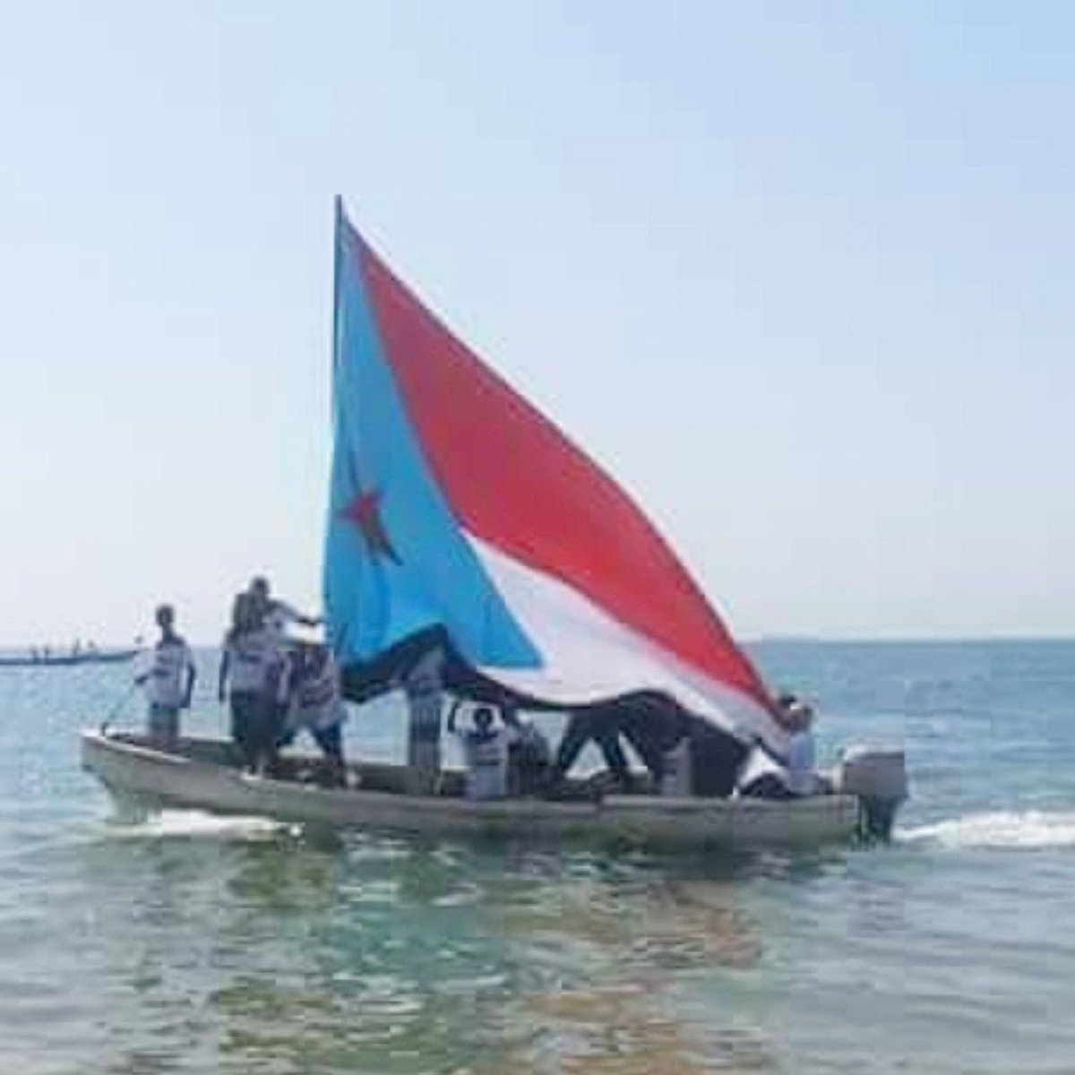 هام 
و اتمنى النشر على اوسع نطاق يعلن 
الانتقالي الجنوبي بمحافظة حضرموت على أهمية الحشد و المشاركة في فعالية يوم الأرض ٧/٧ التي ستكون بمثابة الرد على محاولات سلخ حضرموت من وسطها الجنوبي، والتي تقف ورائها القوى اليمنية المشاركة في اجتياح الجنوب في حرب ٩٤م، والتصدي لمساعيها الخبيثة