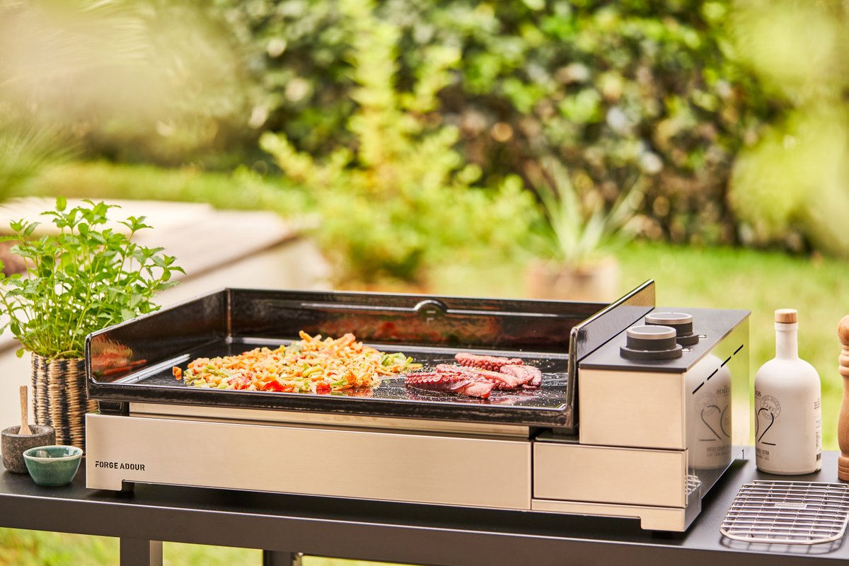GroupeSEB's tweet image. Le Groupe SEB annonce l’acquisition de FORGE ADOUR et devient leader européen 🇪🇺 de la plancha 🍗🥦

#GroupeSEB #Acquisition #ForgeAdour #Plancha #CuisinesExtérieures