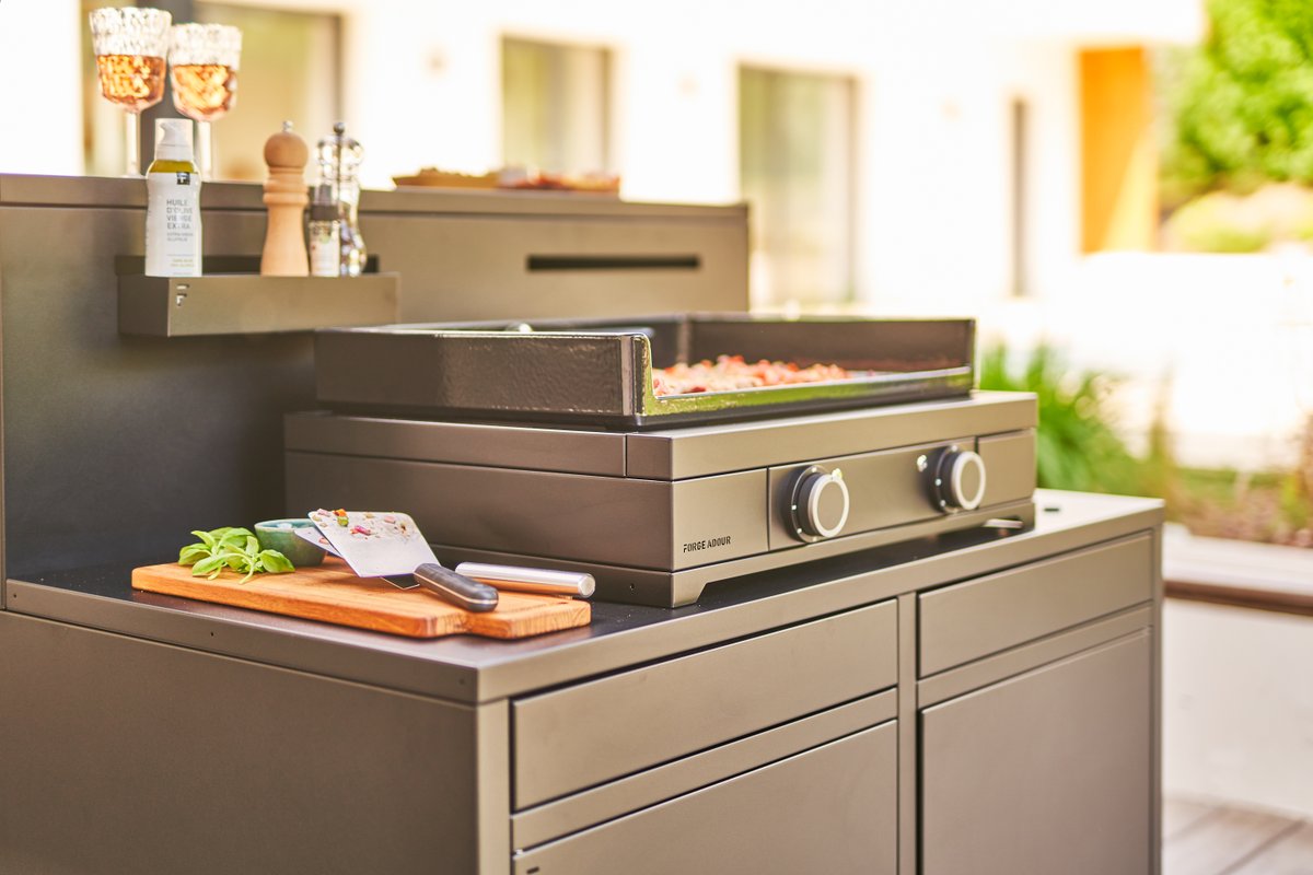 GroupeSEB's tweet image. Créée en 📅 1978, FORGE ADOUR est une entreprise familiale française spécialisée dans la conception, fabrication et commercialisation de planchas, d’accessoires et de cuisines d’extérieur à destination du marché grand public.

#GroupeSEB #Acquisition #ForgeAdour #Plancha