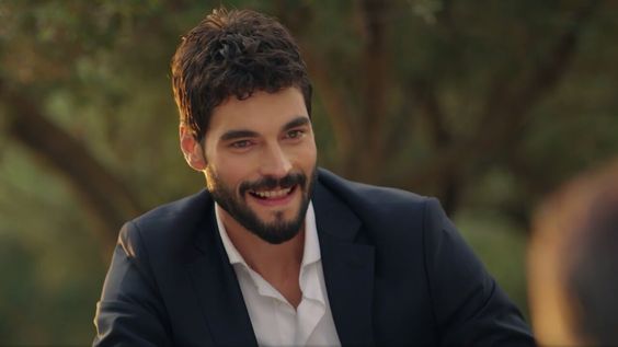 yvette_princz's tweet photo. He is so cute ❤️ 

#AkınAkınözü #MiranSadoglu #Hercai https://t.co/4MCD3nVPIA