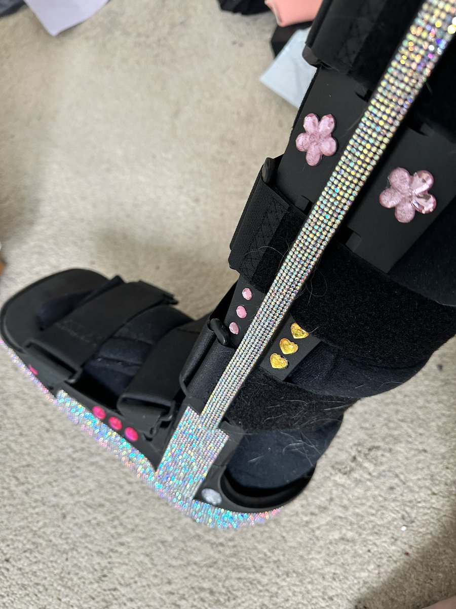 Thankyou <a href="/GeraldineR16/">Geraldine Rodgers OBE RGN 💙</a> for helping me jazz up my boot. Makes me smile every time I look at it 😊