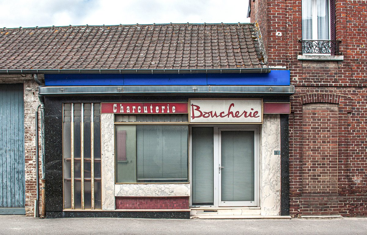 Pixdar's tweet image. Charcuterie boucherie, Les Thilliers-en-Vexin.
Juillet 2015

#eure #devanture #facade #storefront #closedforever #closedforbusiness #safaritypo

👉 instagram.com/p/CuPnQxgIKA6/
