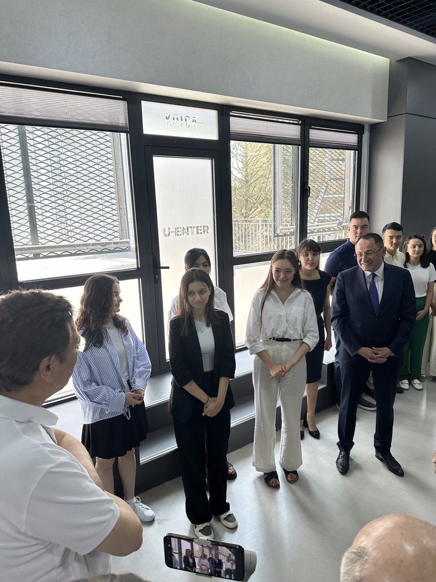 Turkic_States's tweet photo. #Taşkent’te gerçekleştirilen Türk Ticaret ve Sanayi Odaları Birliği’nin Toplantısına katılan heyetler program kapsamında, TOBB Ekonomi ve Teknoloji Üniversitesinin Taşkent’teki yeni binasına bir çalışma ziyaretinde bulunarak öğrencilerle bir araya geldiler.

Bilindiği üzere TOBB ETÜ Taşkent Şubesinin açılışı, TDT’nin önemli girişimlerinden biri olan Türk Ticaret ve Sanayi Odaları Birliği kapsamında geliştirilen ilişkilerin somut bir sonucu olarak gerçekleşmiştir.