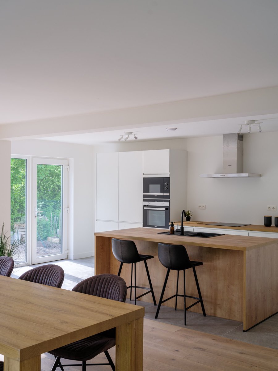 IMMO_CVH's tweet photo. Nieuw in ons aanbod 🤩
TE KOOP - Moderne, rustig gelegen villa nabij centrum Drongen

Benieuwd? https://t.co/0Khq4LcL8L

#ImmoCVH #Gent #Immo #Vastgoed #Villa #Drongen #ForSale #NewHome #RealEstate #Broker #HouseHunting #Realtor #Immobiliën #TeKoop #ImmoGent #HouseForSale https://t.co/HLwem6KByy
