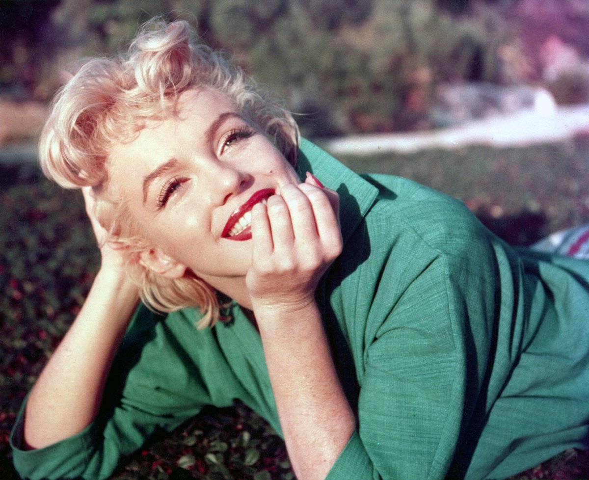 🧵 HISTORICAL BICONS 🩷💜💙 Marilyn Monroe (1926 – 1962) was an American bisexual actress, model, and singer.