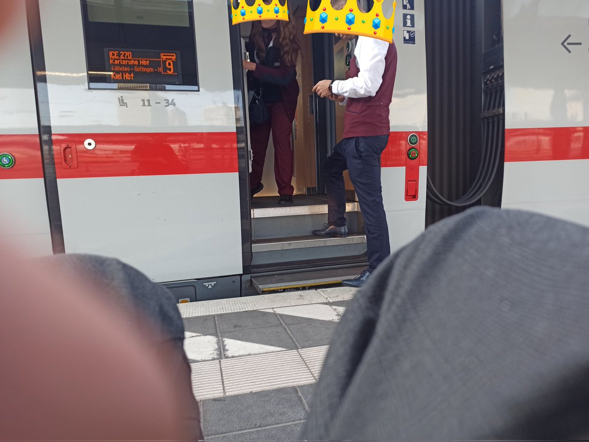 kaymacquarrie's tweet photo. I did something SPECTACULAR this morning: I used a train from @DB_Bahn without booking the mobility service in advance. For real 🧐 Just showed up at the train, pressed a button and walked in via the internal lift. (#ICE4 here we come #DisabilityPrideMonth #TurnUpAndGo). https://t.co/KqO9JZRUWr