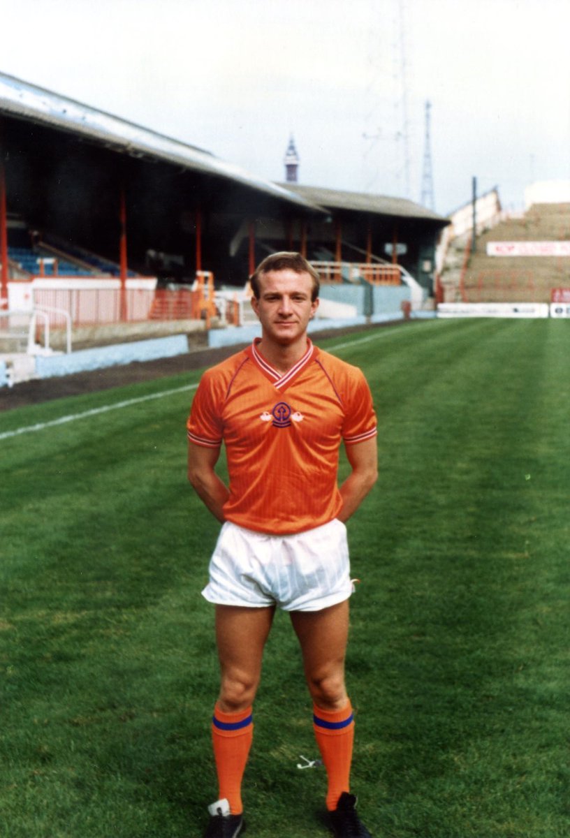 BFC_ExPlayers's tweet image. Happy 57th Birthday today to former Pool full-back &amp;amp; top man ..... Brian Butler

Hope you have a great day Brian !
👍😆🎂⚽️🍊💪⛳️🚴‍♂️
#LovesThePool
#LovesHisGolf
#LovesCycling