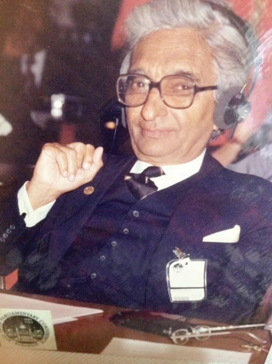 معروف قانون دان، رہبرتحریک خان عبدالولی خان کے دیرینہ ساتھی، نیشنل عوامی پارٹی کے سینیٹر (1973 سے 1975 تک) بیرسٹر ظہورالحق ایک اصول پسند اور سچے انسان تھے جنہوں نے ہمیشہ اس ملک میں عوام کی حکمرانی، آئین و قانون کی بالادستی اور جمہوری نظام کو مضبوط بنانے میں اپنا بھرپور کردار ادا