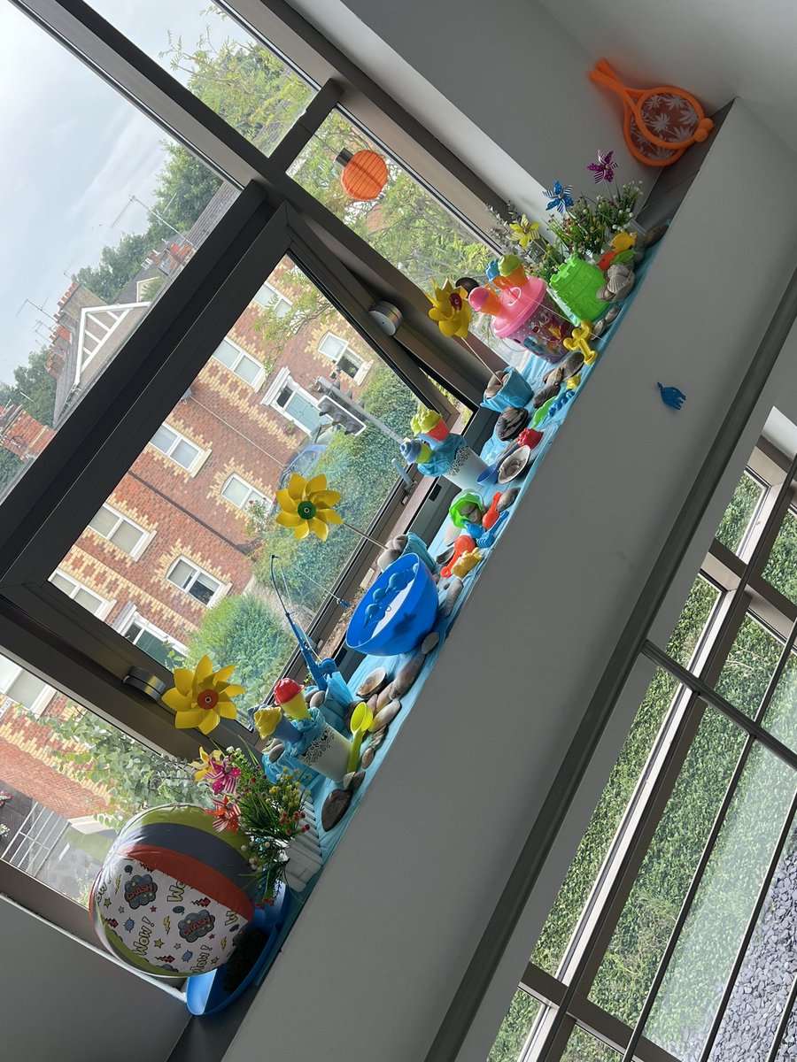 lorimer_joelle's tweet photo. Lucky to have such fab colleagues @setrust going over and above to make our workplace look pretty 🤩 #Summer @StephanieHare10 @AnitaC44 @ShaunaFlynn123 @clairepsmyth https://t.co/i2xbLsNGry