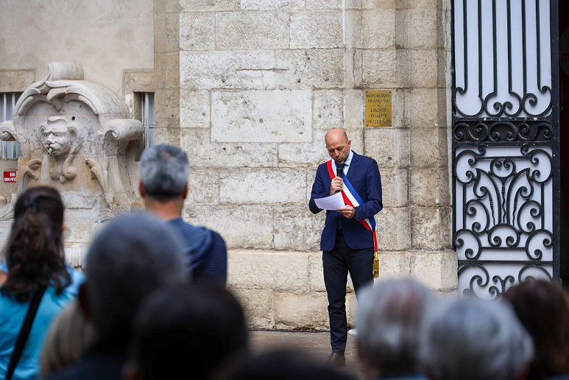 Appel de l'AMF au rassemblement devant kes mairies contre les violences. Trois questions à Jean-François Debat sur les violences suite au décès de Nahel rcf.fr/actualite/3-qu… 
<a href="/JFDebat/">Jean-François Debat</a> <a href="/Bourg_en_Bresse/">#BourgenBresse</a> 
Crédit photo : ville de Bourg en Bresse