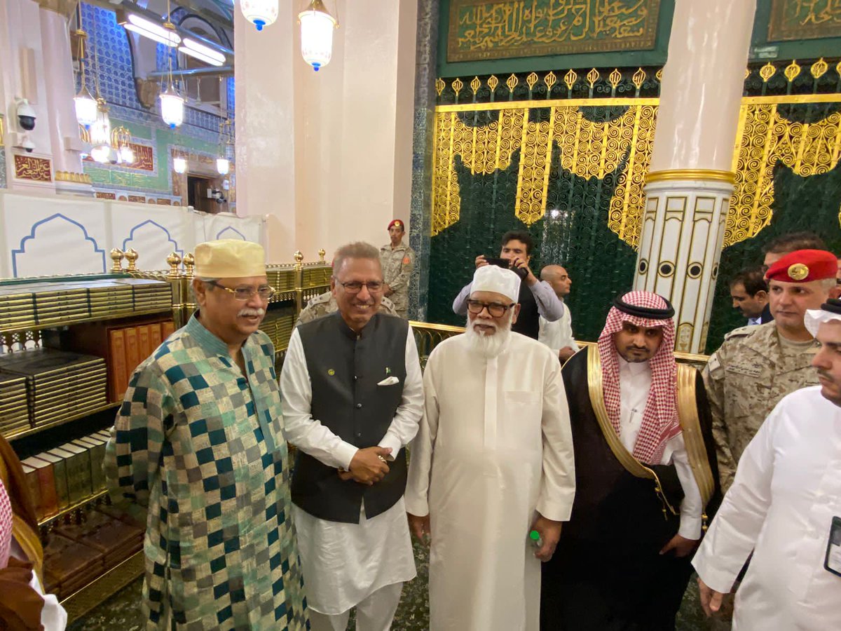 ArifAlvi's tweet photo. মক্কা, মিনা ও মদিনায় বাংলাদেশের প্রেসিডেন্ট জনাব শাহাবুদ্দিনের সঙ্গে ভালো বৈঠক। রওজা-ই-রাসূলের নিচে। সাদা রঙে আমার ছোটবেলার বন্ধু জনাব সালমান রহমান, বর্তমানে সংসদ সদস্য, বিডিতে মন্ত্রী ও উপদেষ্টা। আমরা 60 বছর পর দেখা করেছি। আল্লাহর আশীর্বাদ আমাদের সম্পর্কের জন্য বিস্ময়কর কাজ করবে।