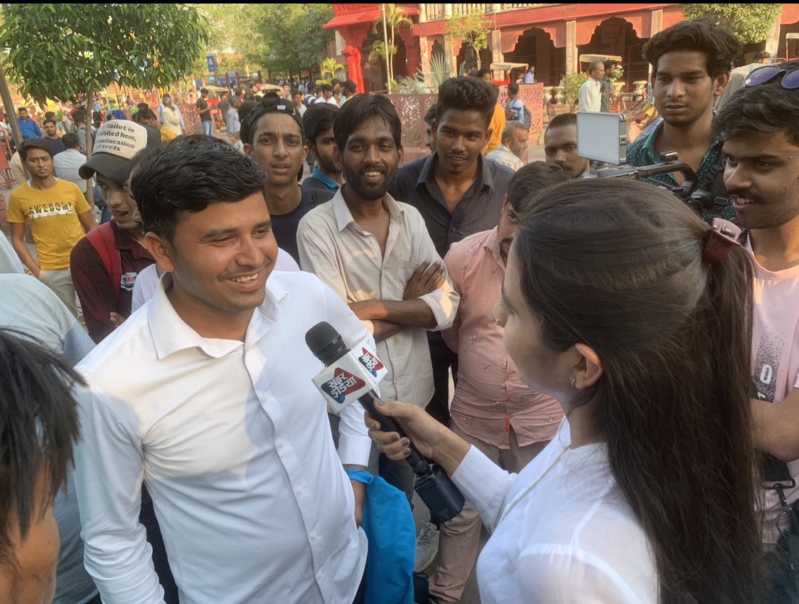 लाड़ले मुकेश चौधरी को जन्मदिवस की बहुत बहुत हार्दिक शुभकामनाएं।💐