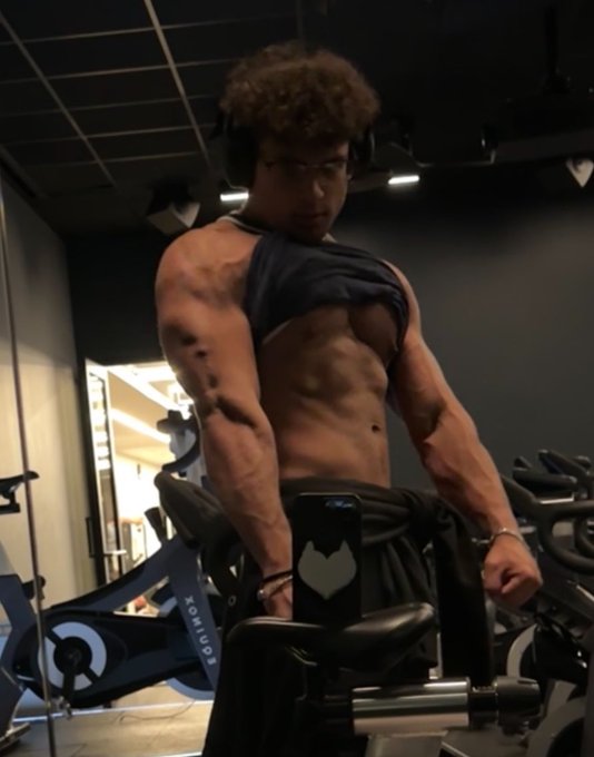 Watch Yosuf's leaked NSFW photo on TwXstars