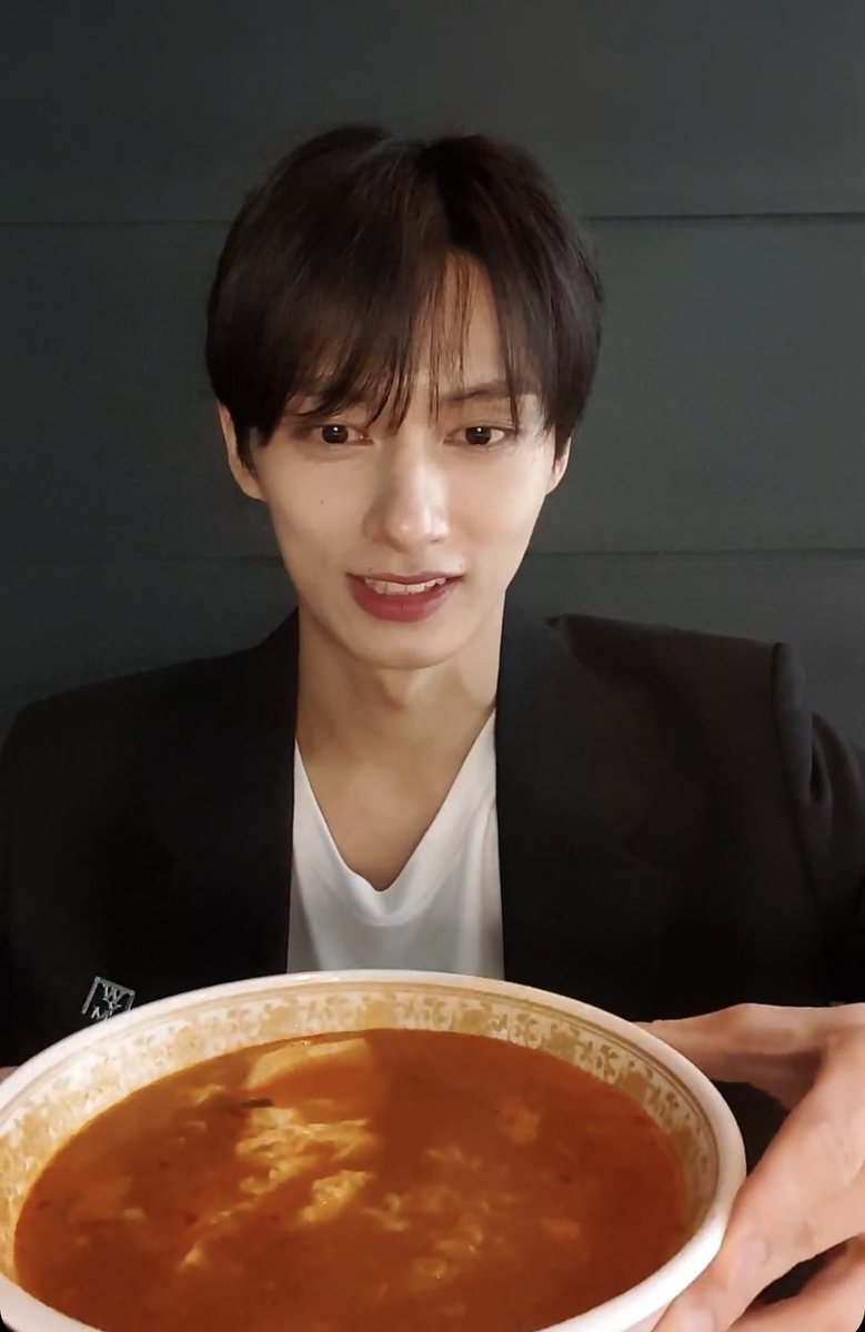wonhuiful's tweet photo. enjoy your food junnie 🤍 https://t.co/Oz0o0Wm7qs