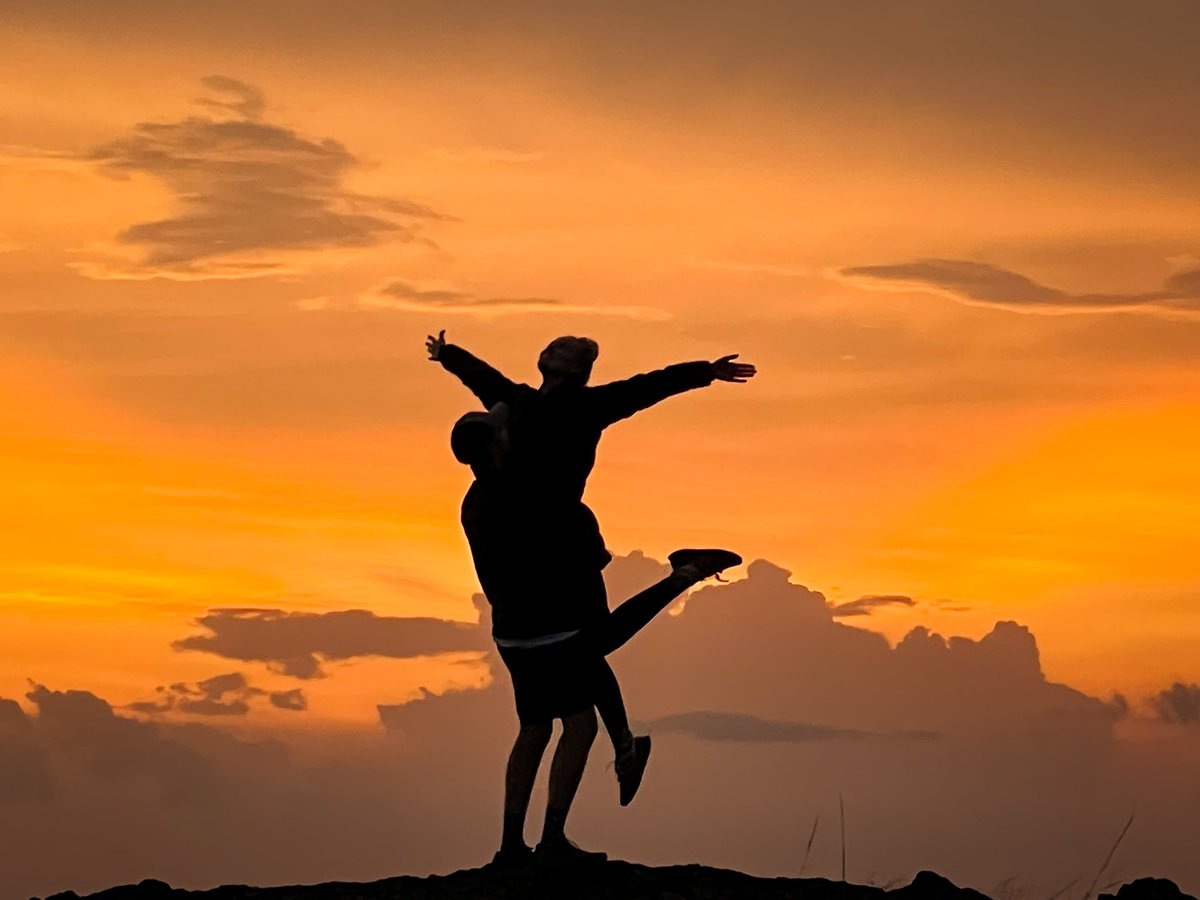 MassifMontane's tweet photo. Ever wonder when to catch up with the best sunset 🌅. Just know there’s no bad sunset or the best sunset. Skyler and Lance had the perfect sunset moments with us here in Sipi Falls, Mt Elgon. 
#sunsetwatch #sunsetexploration #sunsetphotography #beautifulsunset https://t.co/Cba3rlvHqT